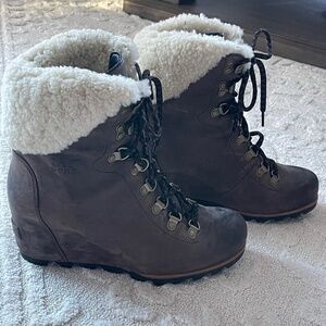 Sorel fur wedges